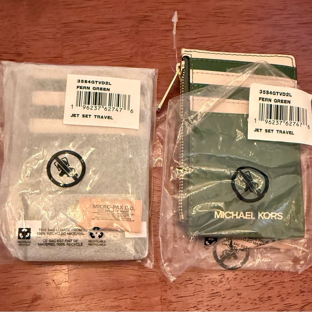 Michael Kors Green and cream Jet Set Travel wallet